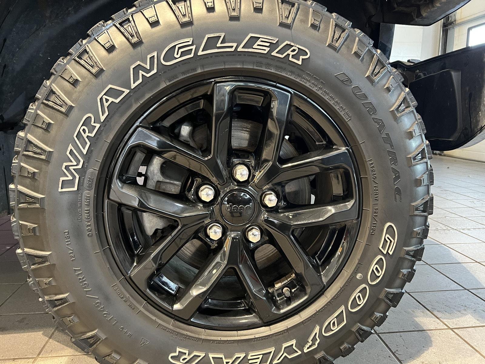 Used 2022 Sarge Green Clearcoat Jeep Altitude image 9