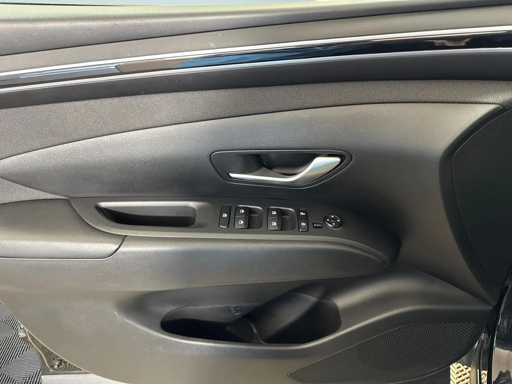 Used 2023 Black Hyundai SEL image 18