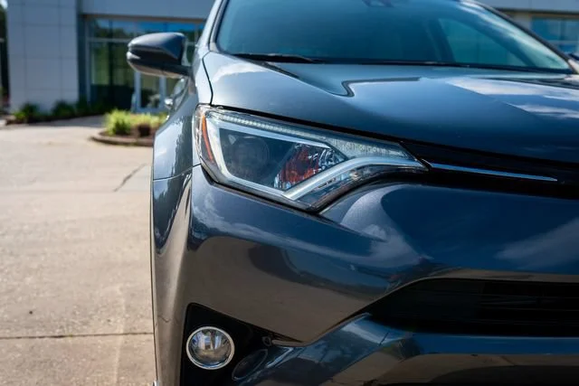 Used 2018 Magnetic Gray Metallic Toyota Hybrid XLE image 20