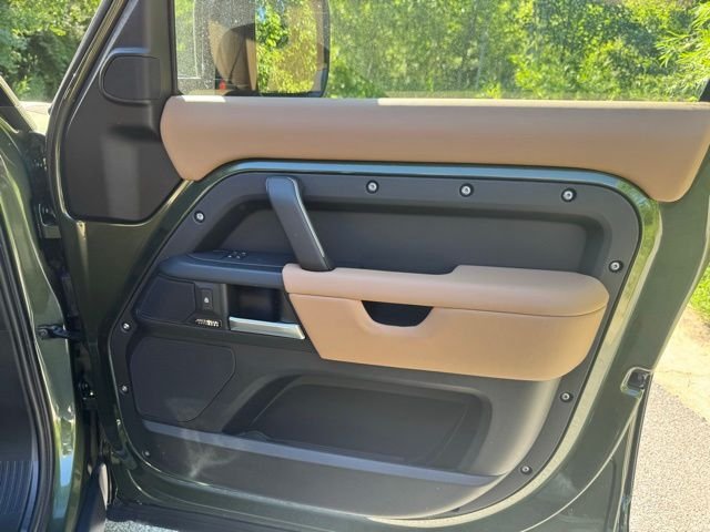 New 2026 Woolstone Green Land Rover X-Dynamic SE image 18