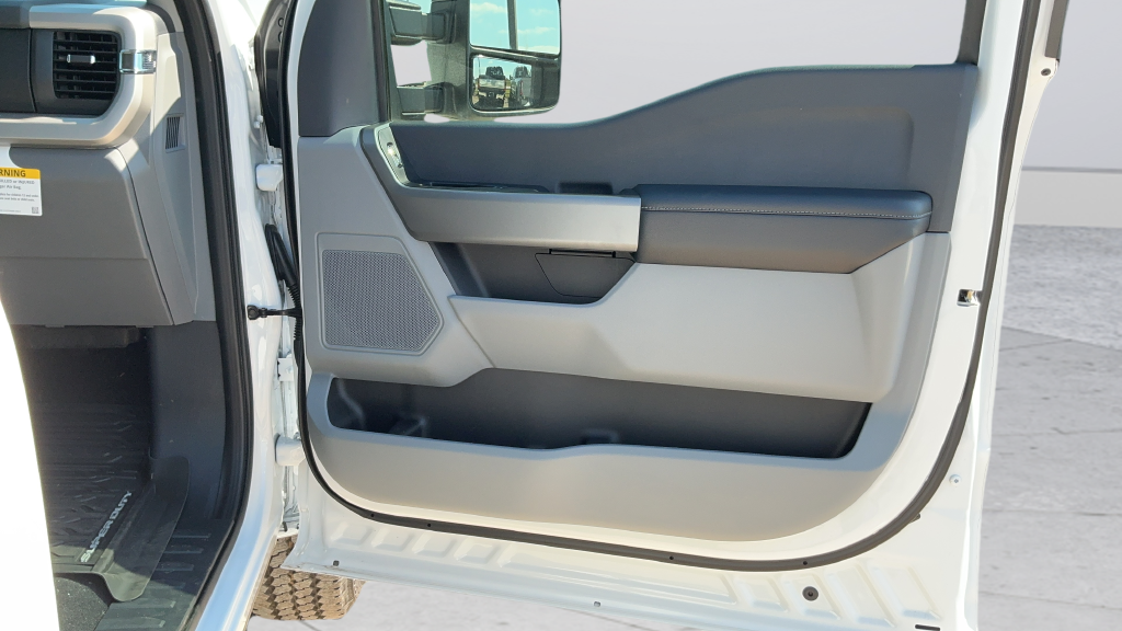 New 2026 Oxford White Ford XLT image 22