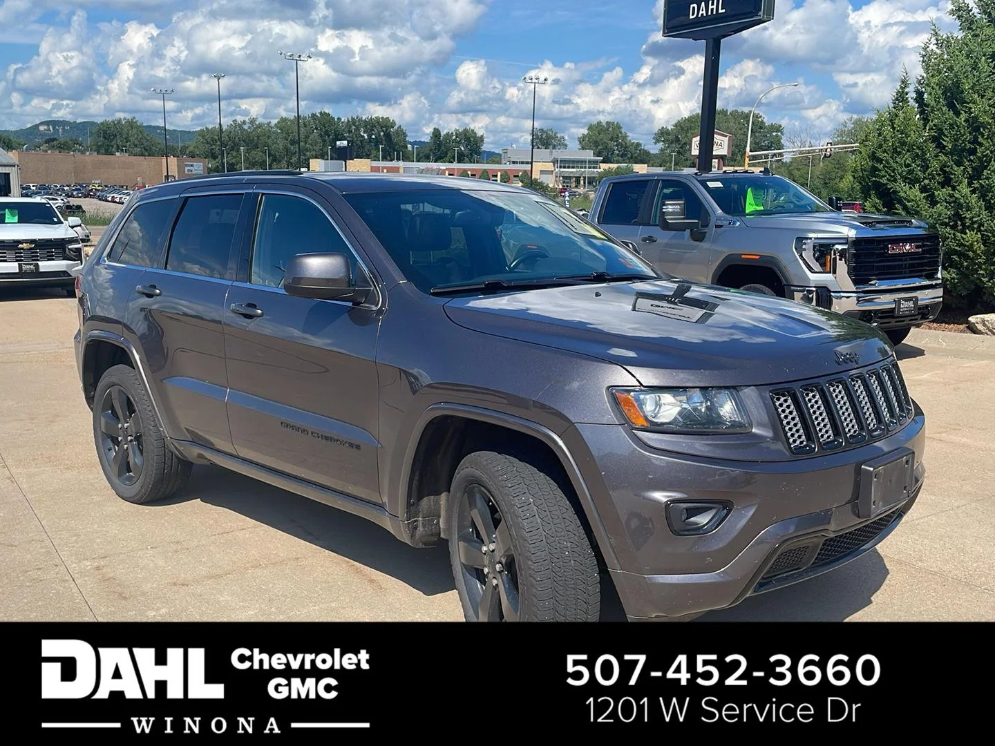 Used 2015 Gray Jeep Altitude image 1