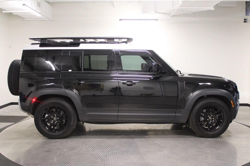 Used 2025 Black Land Rover S image 8