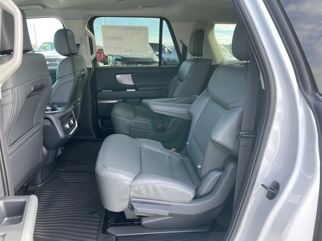 New 2026 Oxford White Ford MAX Active image 5