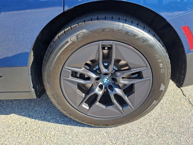 Used 2025 Blue BMW xDrive50 image 33