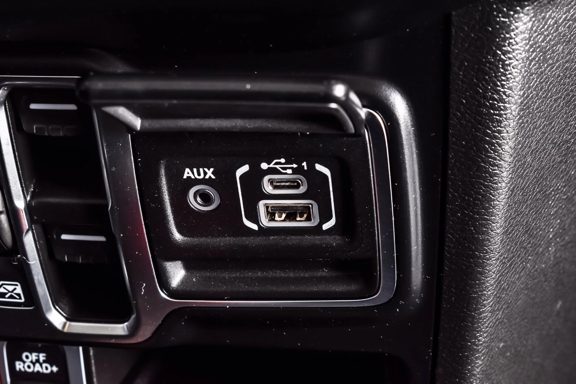 Used 2022 Blue Pearl Jeep Mojave image 27