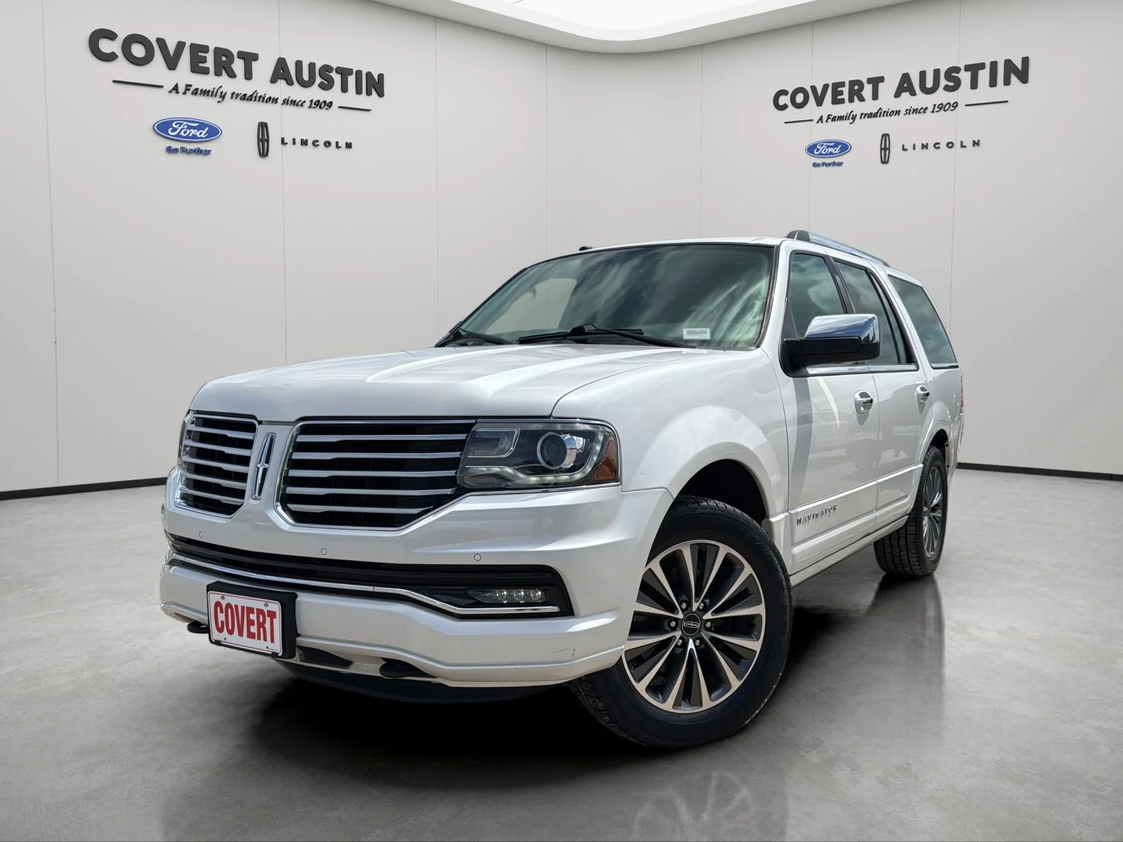 Used 2017 White Lincoln Select image 1