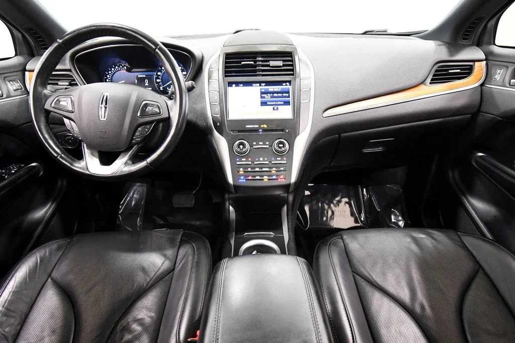 Used 2019 White Lincoln Reserve image 3