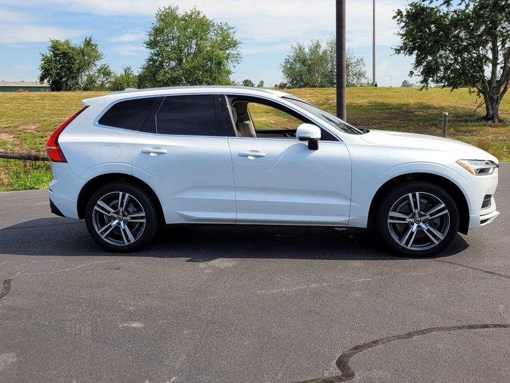 Used 2020 White Volvo T6 Momentum image 14