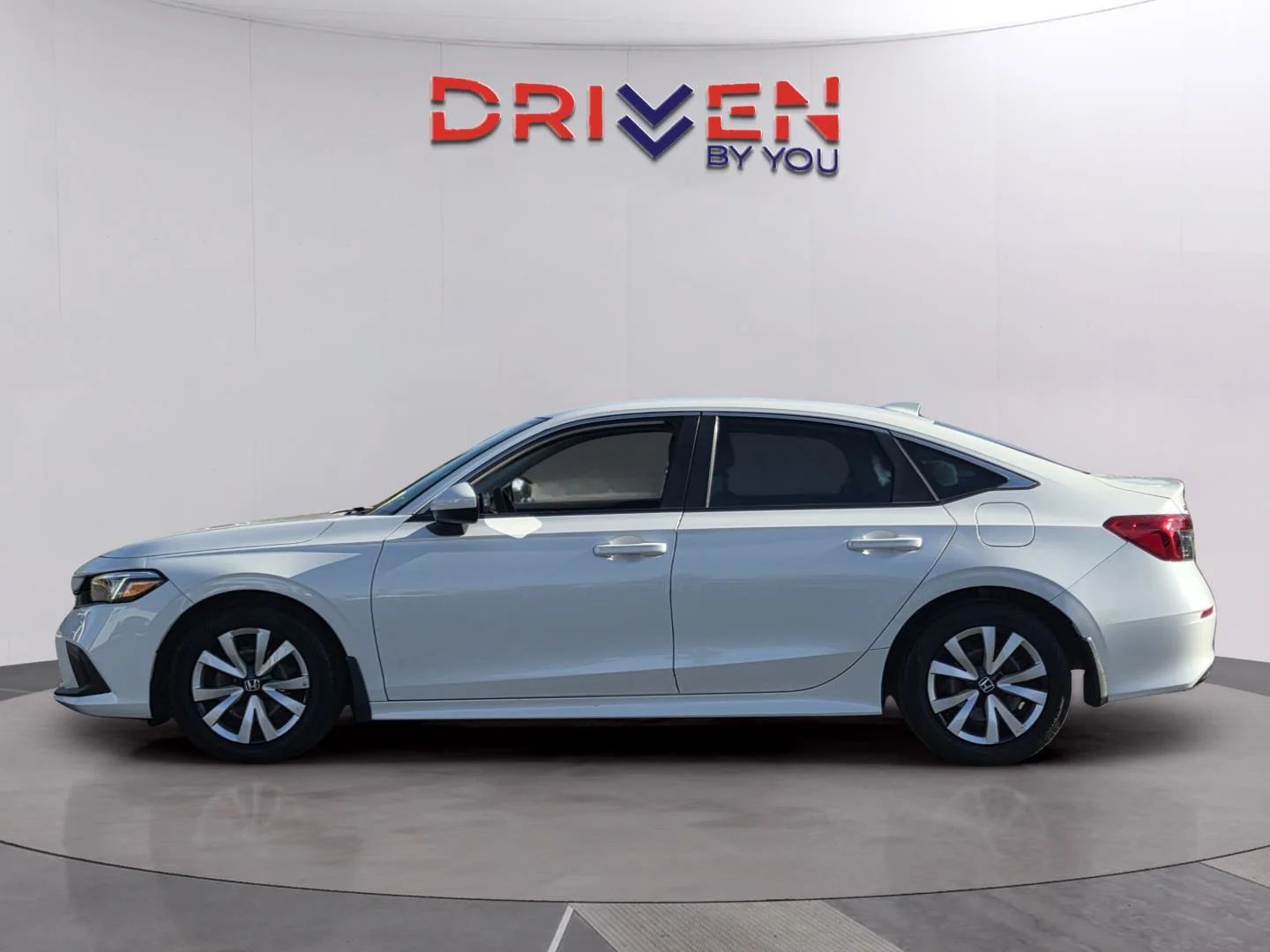 Used 2022 Platinum White Pearl Honda LX image 2