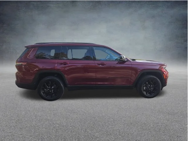 Used 2025 Red Jeep Altitude X image 8