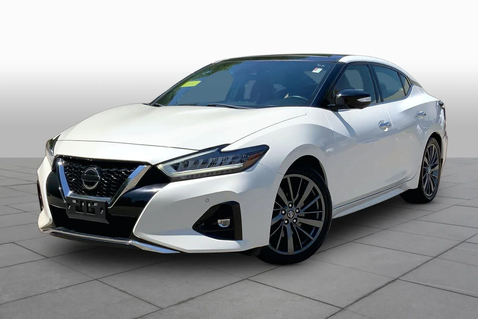 2019 Nissan Maxima Platinum's photo