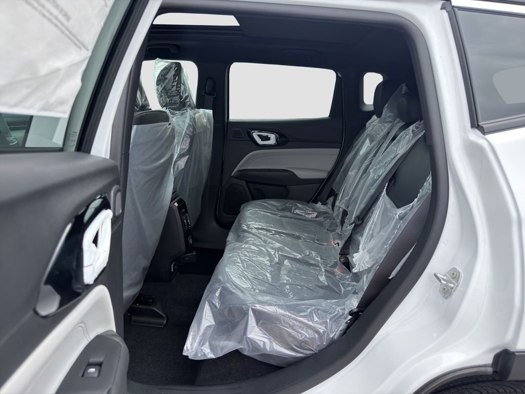 New 2026 Bright White Clear-Coat Exterior Paint Jeep Limited image 23