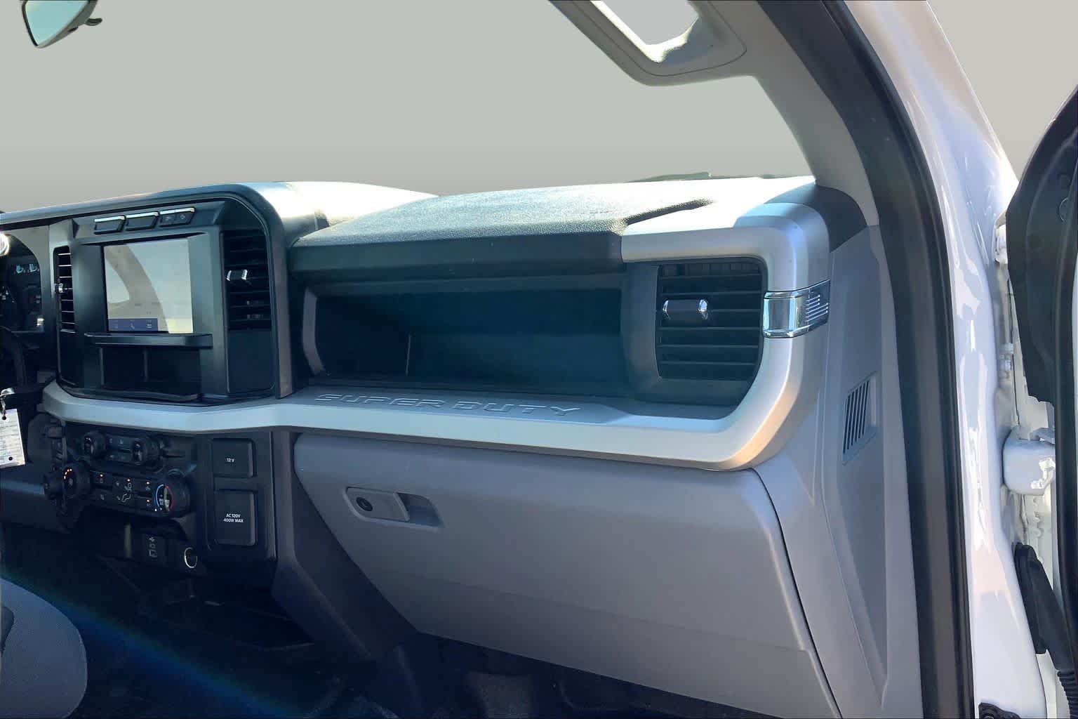 Used 2024 Oxford White Ford XL image 18