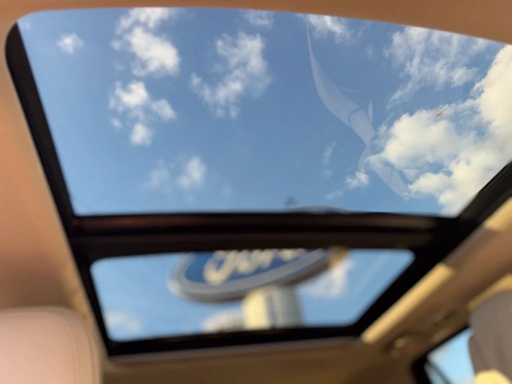 Used 2019 White Lincoln Reserve image 35