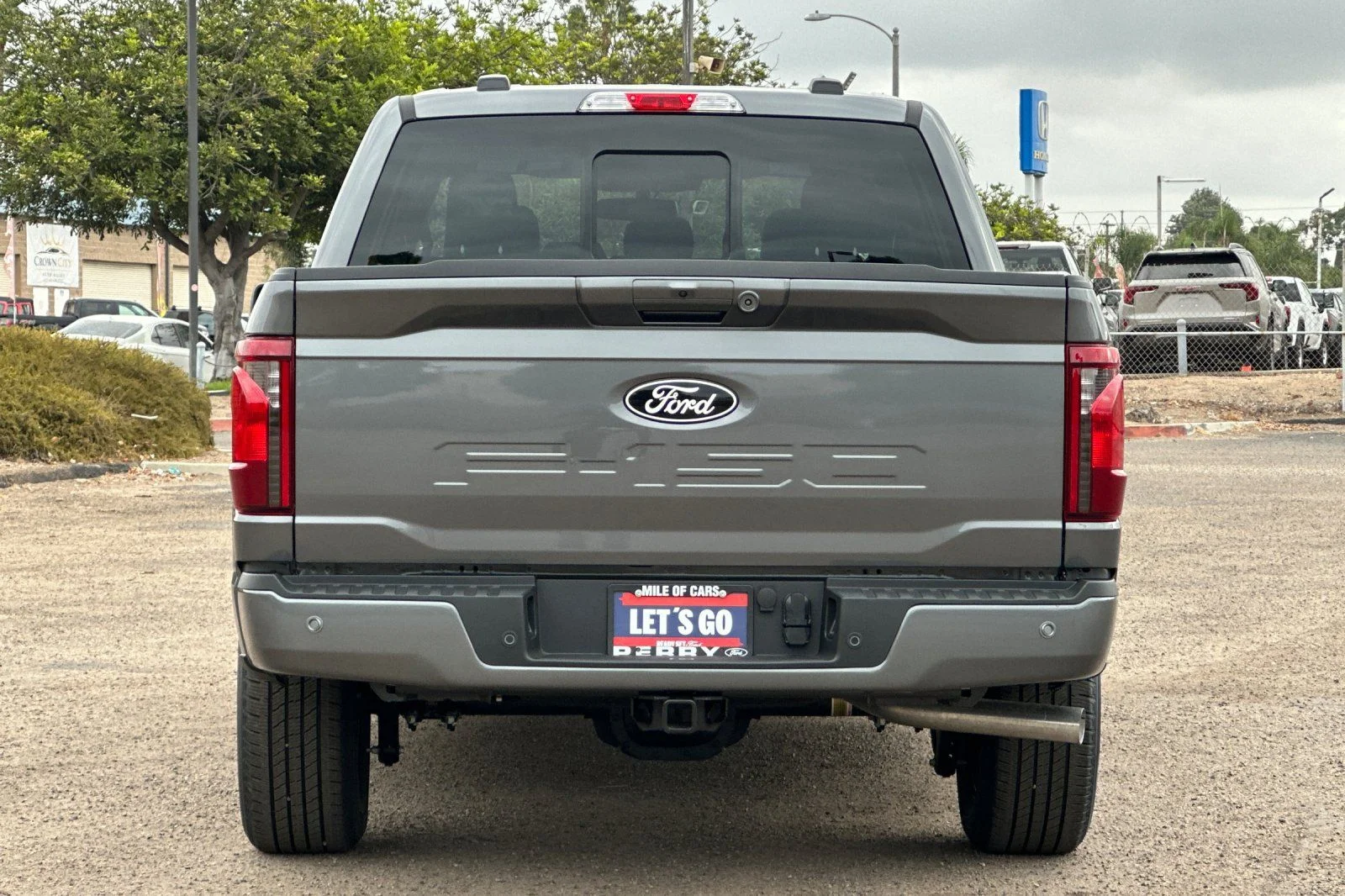 New 2026 Carbonized Gray Metallic Ford XLT image 4