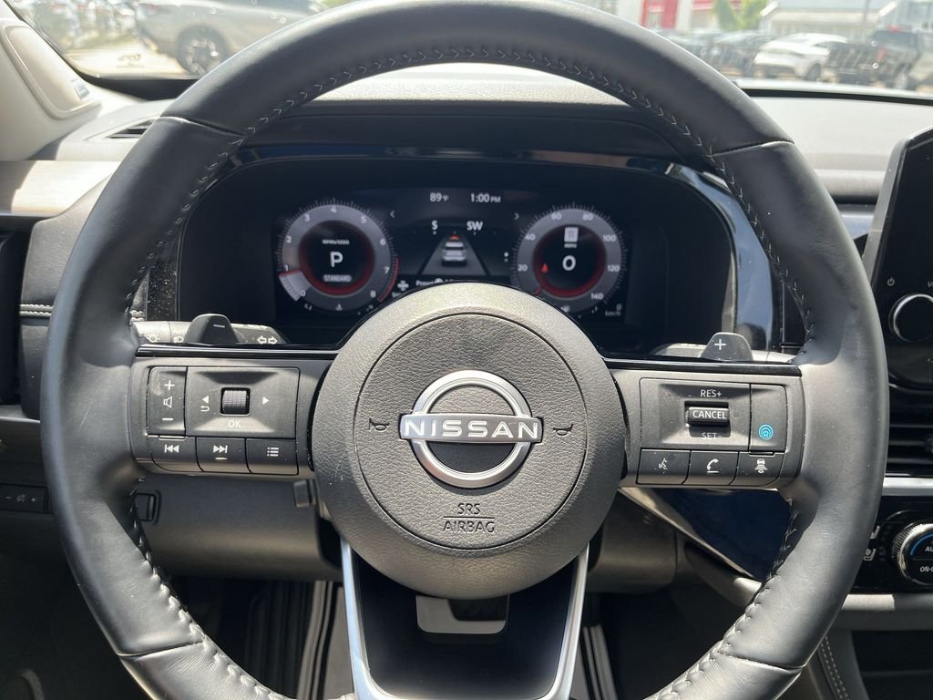 Used 2025 Gray Nissan Platinum image 16