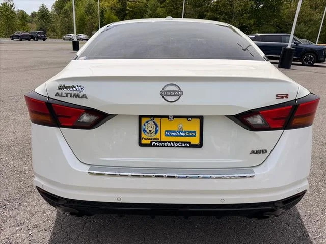 Used 2023 White Nissan 2.5 SR image 11
