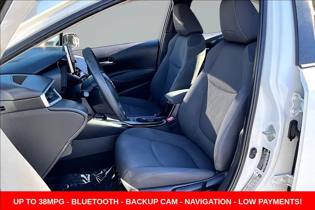 Used 2020 White Toyota LE image 24