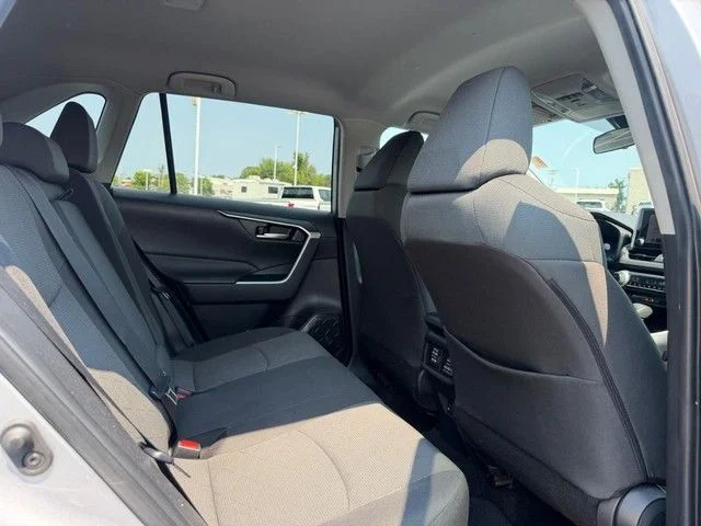 2024 Toyota RAV4 XLE - Photo 9