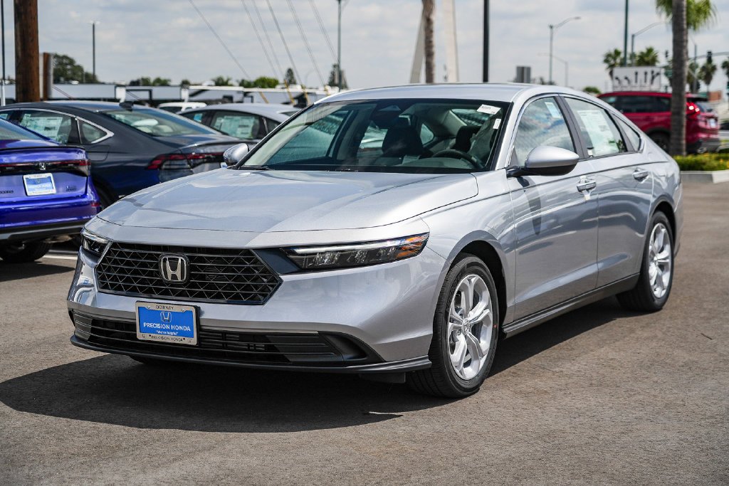 New 2026 Solar Silver Metallic Honda LX image 6