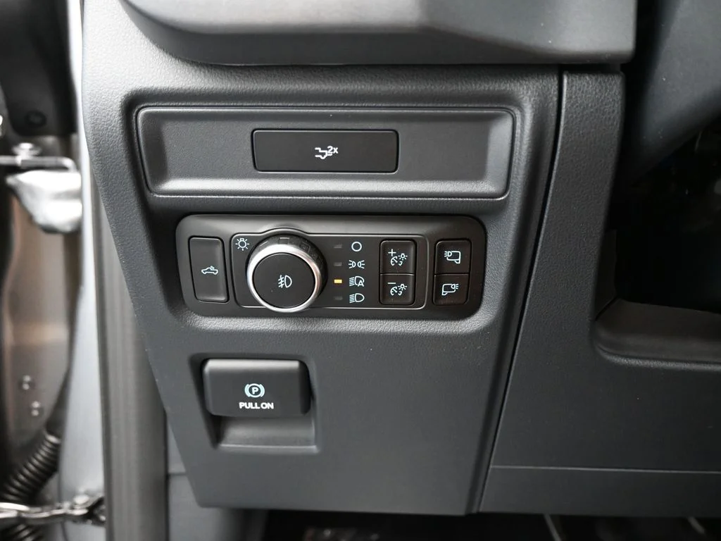 New 2026 Iconic Silver Metallic Ford XLT image 12