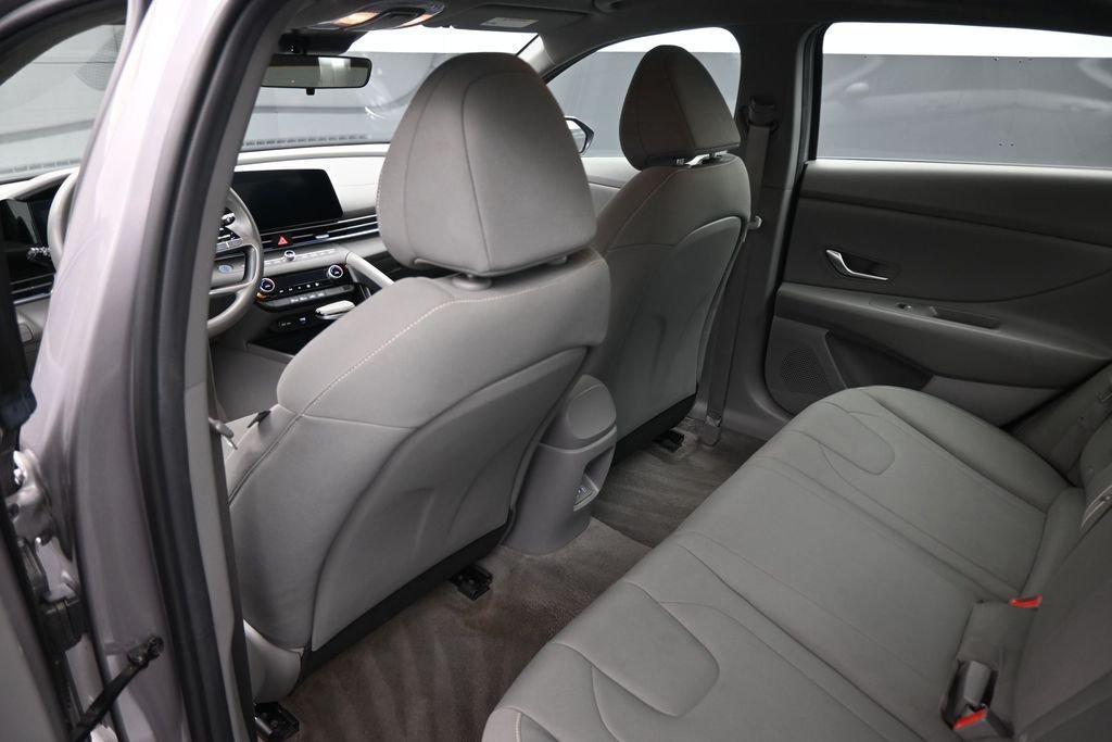Used 2024 Silver Hyundai SEL image 23