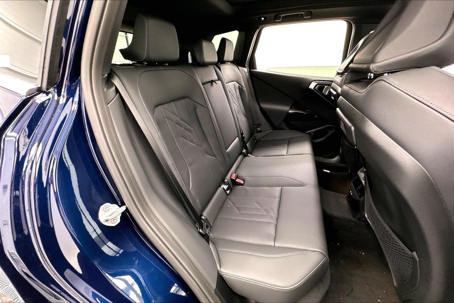 New 2026 Tanzanite Blue II Metallic BMW 30 xDrive image 31