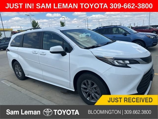 2022 Toyota Sienna LE 8-Passenger Hybrid FWD's photo
