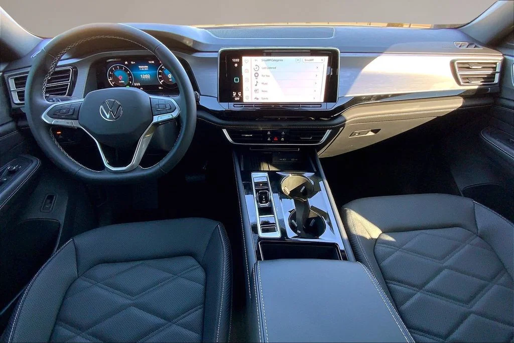 New 2026 Opal White Pearl Volkswagen SE w/Technology image 5