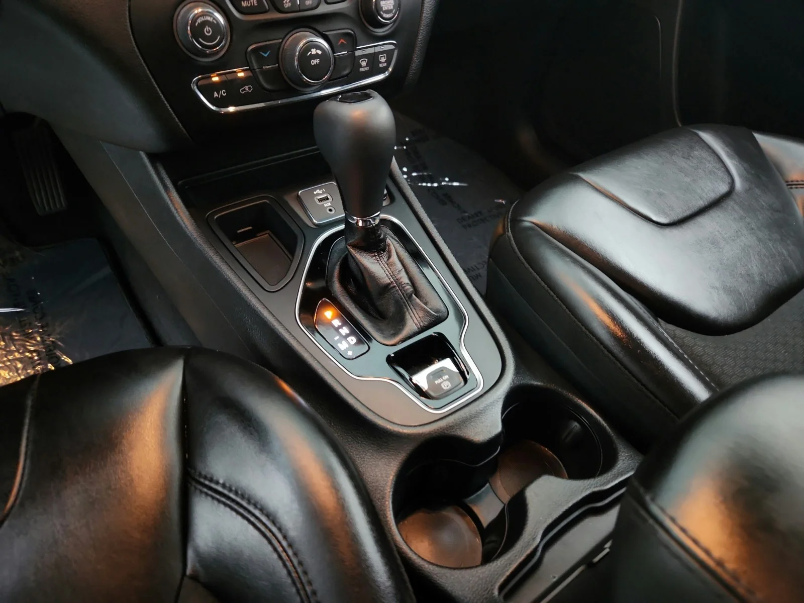 Used 2021 Diamond Black Crystal Pearlcoat Jeep Altitude image 21