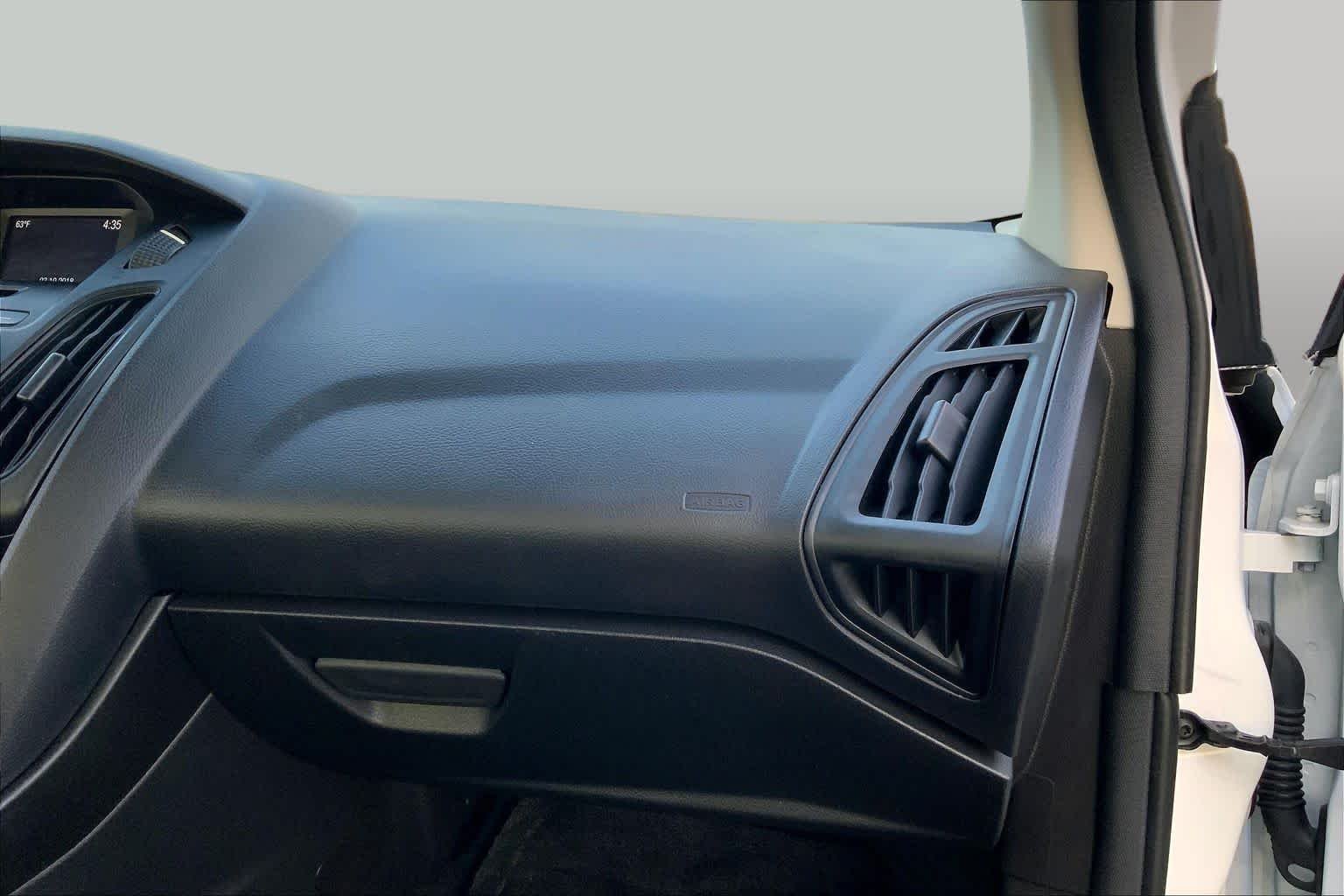 Used 2017 Oxford White Ford SE image 18