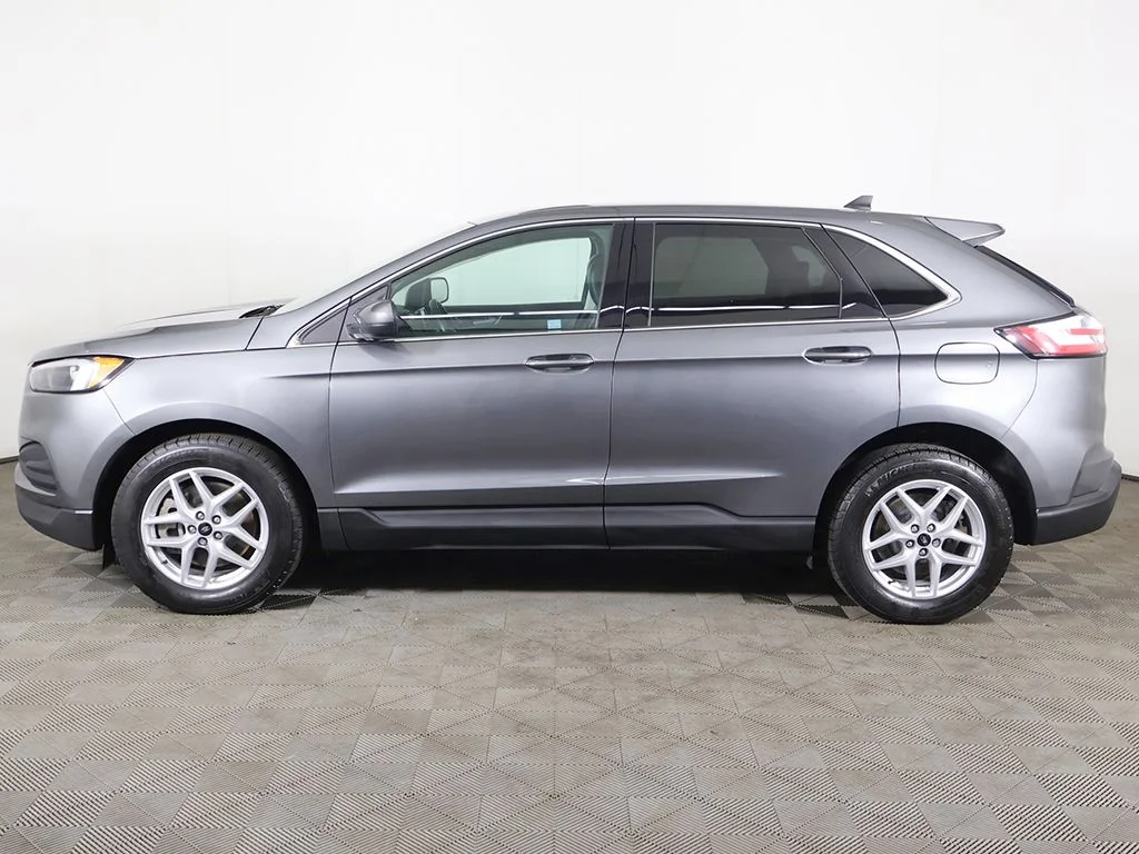 Used 2024 Gray Ford SEL image 10