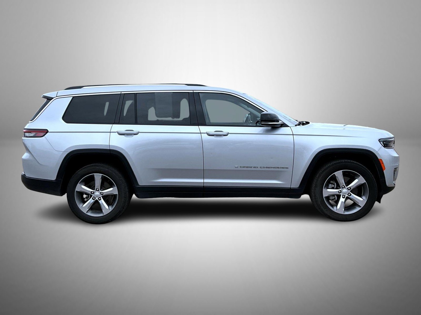 Used 2021 Silver Jeep Limited image 4