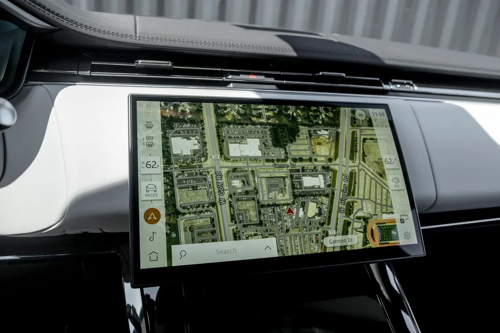 New 2026 Fuji White Land Rover Dynamic SE image 13