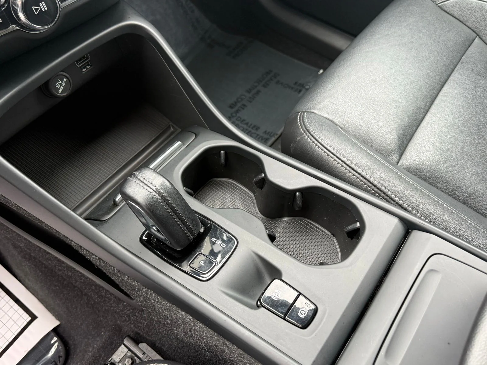 Used 2021  Volvo Momentum image 21