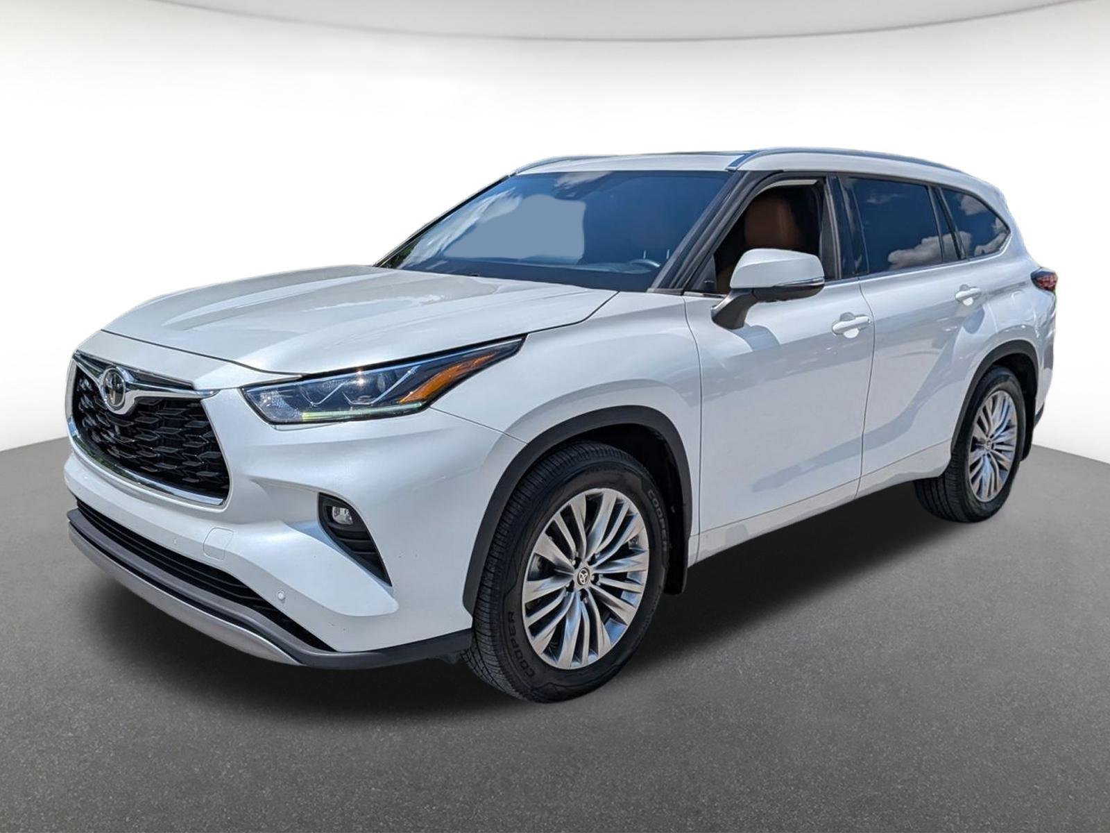 Used 2022 Wind Chill Pearl Toyota Platinum image 1