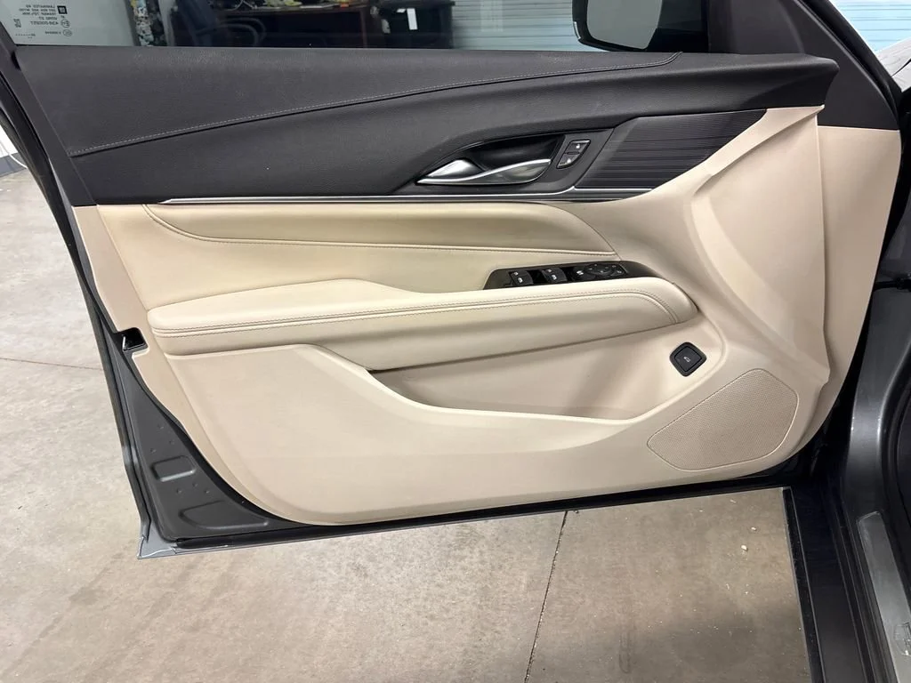 Used 2021 SATIN STEEL METALLIC Cadillac Luxury image 21