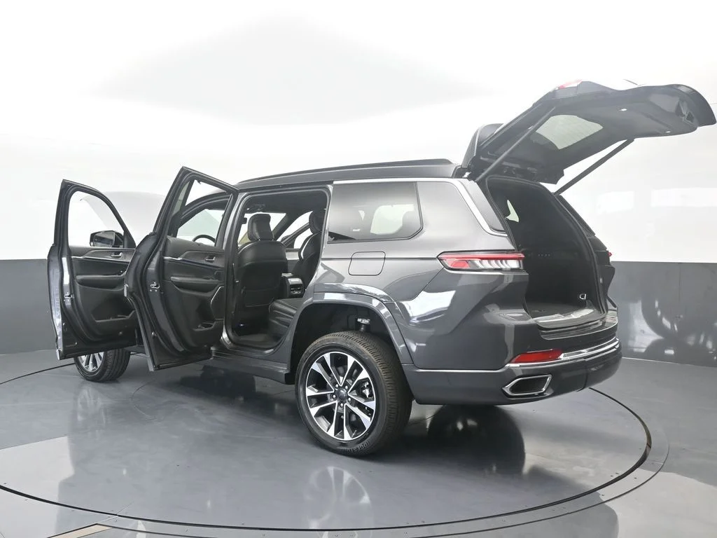 Used 2024 Baltic Gray Metallic Clearcoat Jeep Overland image 80