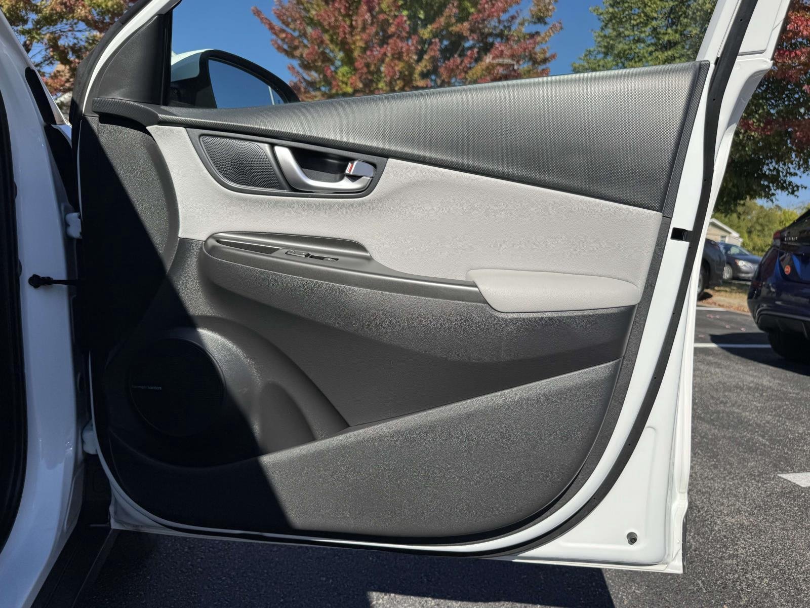 Used 2023 Lunar White Hyundai Limited image 8