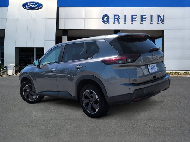 Used 2025 Gray Nissan SV image 9