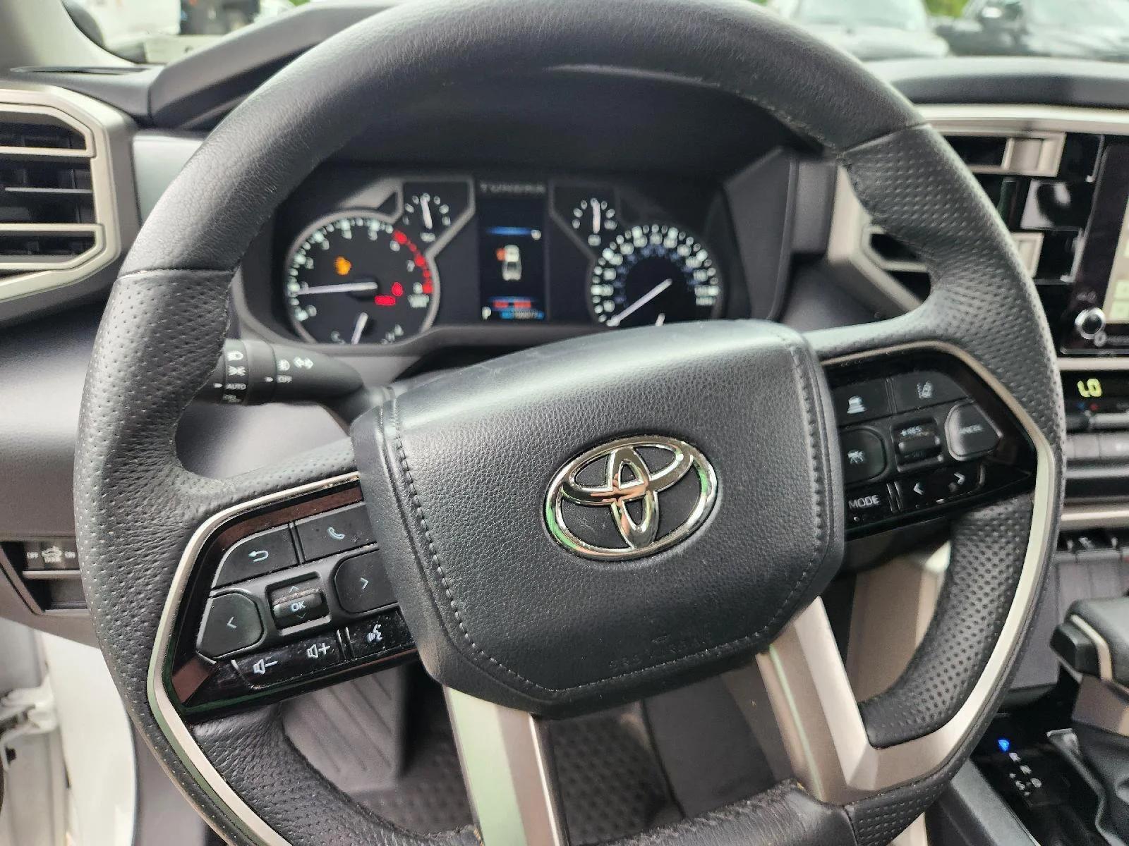 Used 2023 Ice Cap Toyota SR5 image 13