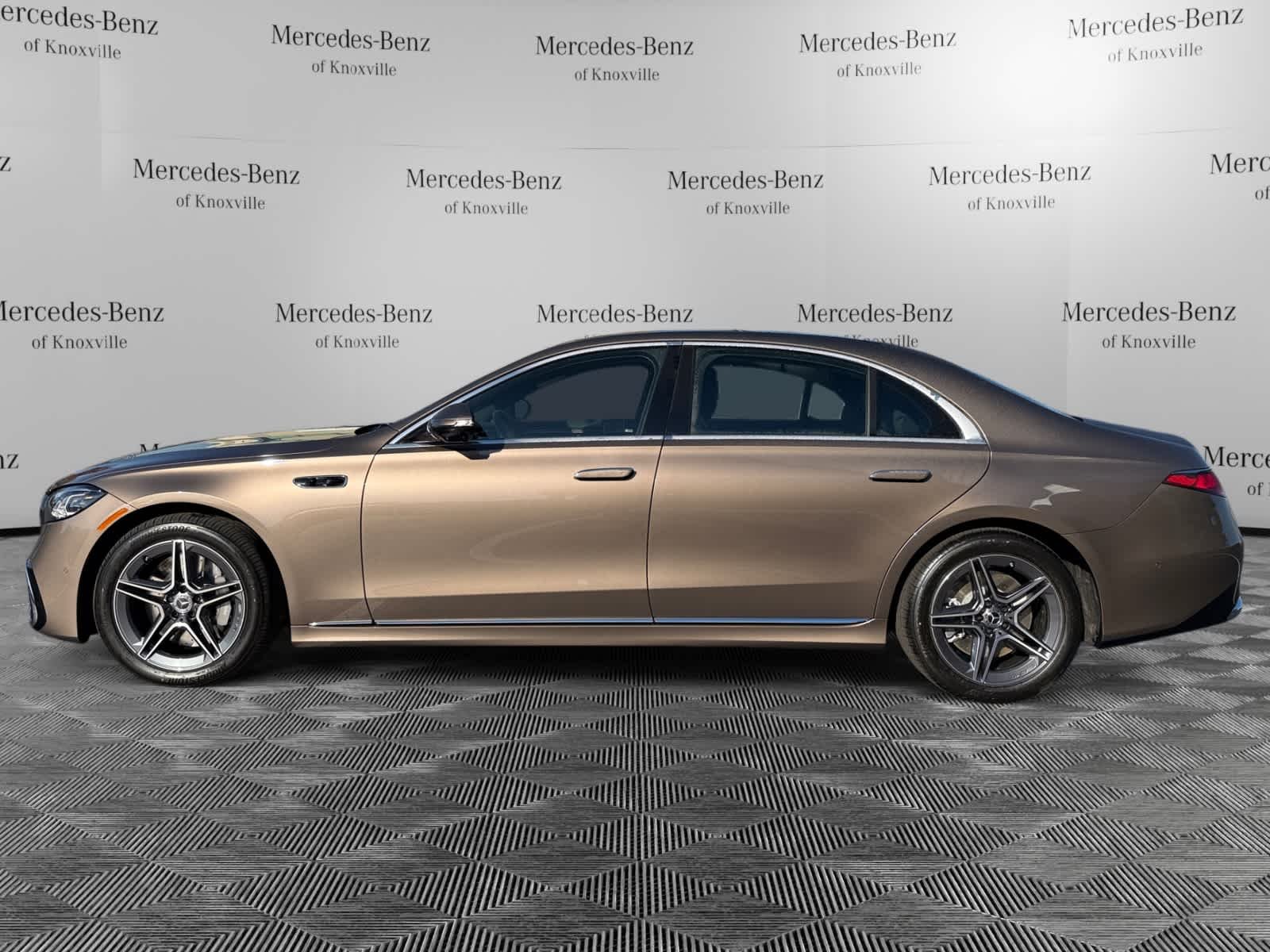 New 2027 Sonoran Brown Metallic Mercedes-Benz S 580 image 2