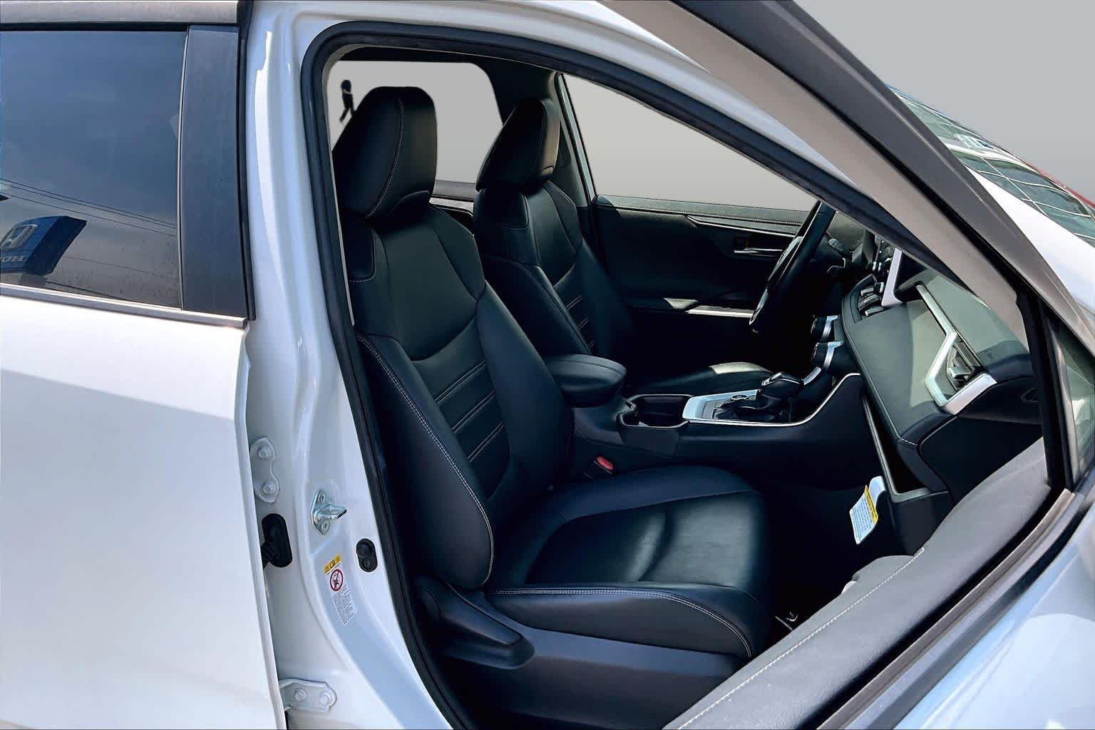 Used 2019 Blizzard Pearl Toyota Limited image 9