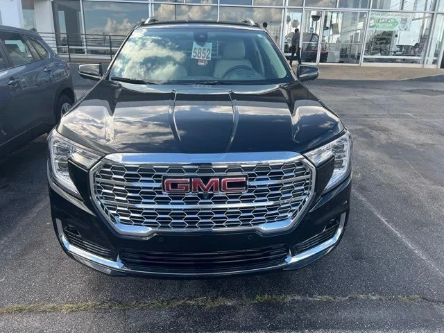 Used 2024 Black GMC Denali image 10