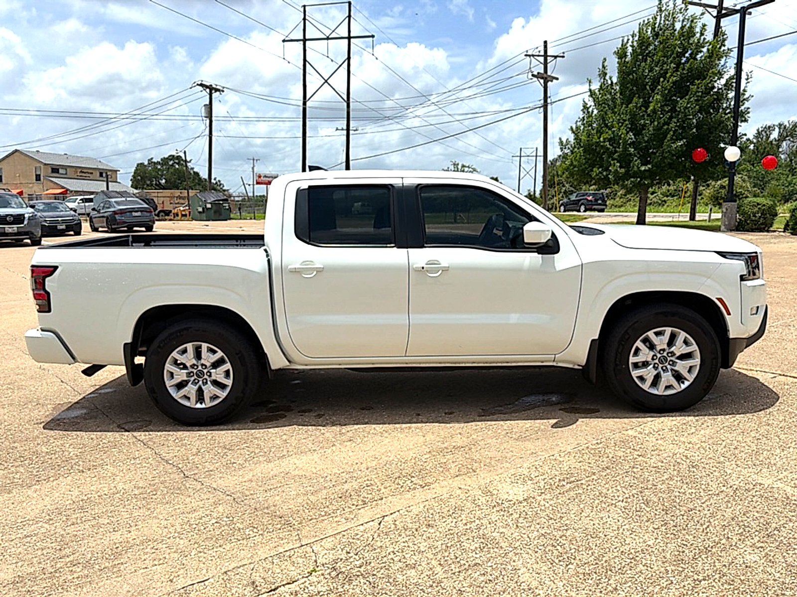 Used 2024 Glacier White Nissan Crew Cab SV 4x2 image 4