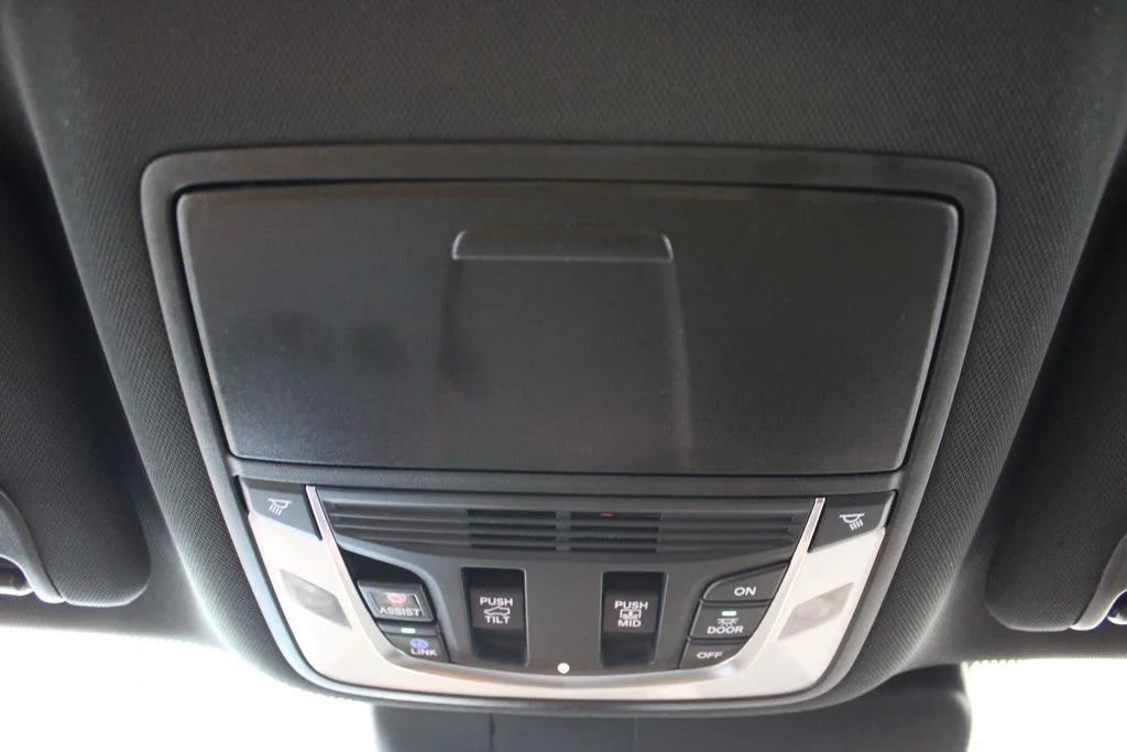 New 2026 Solar Silver Metallic Acura Base image 32