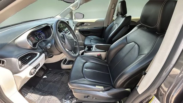 Used 2023 Gray Chrysler Touring L image 18