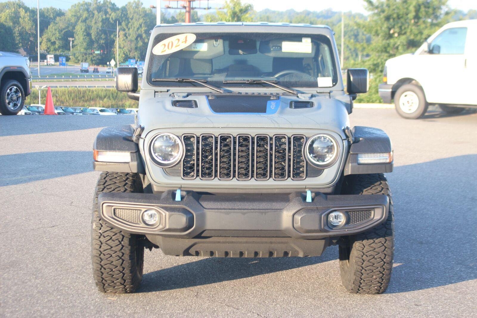 Used 2024 Grey Jeep Rubicon image 2