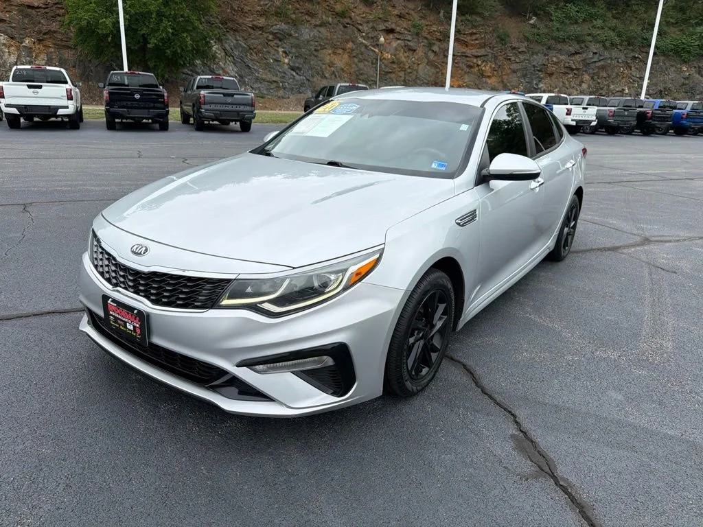 Used 2020 Sparkling Silver Kia LX image 3